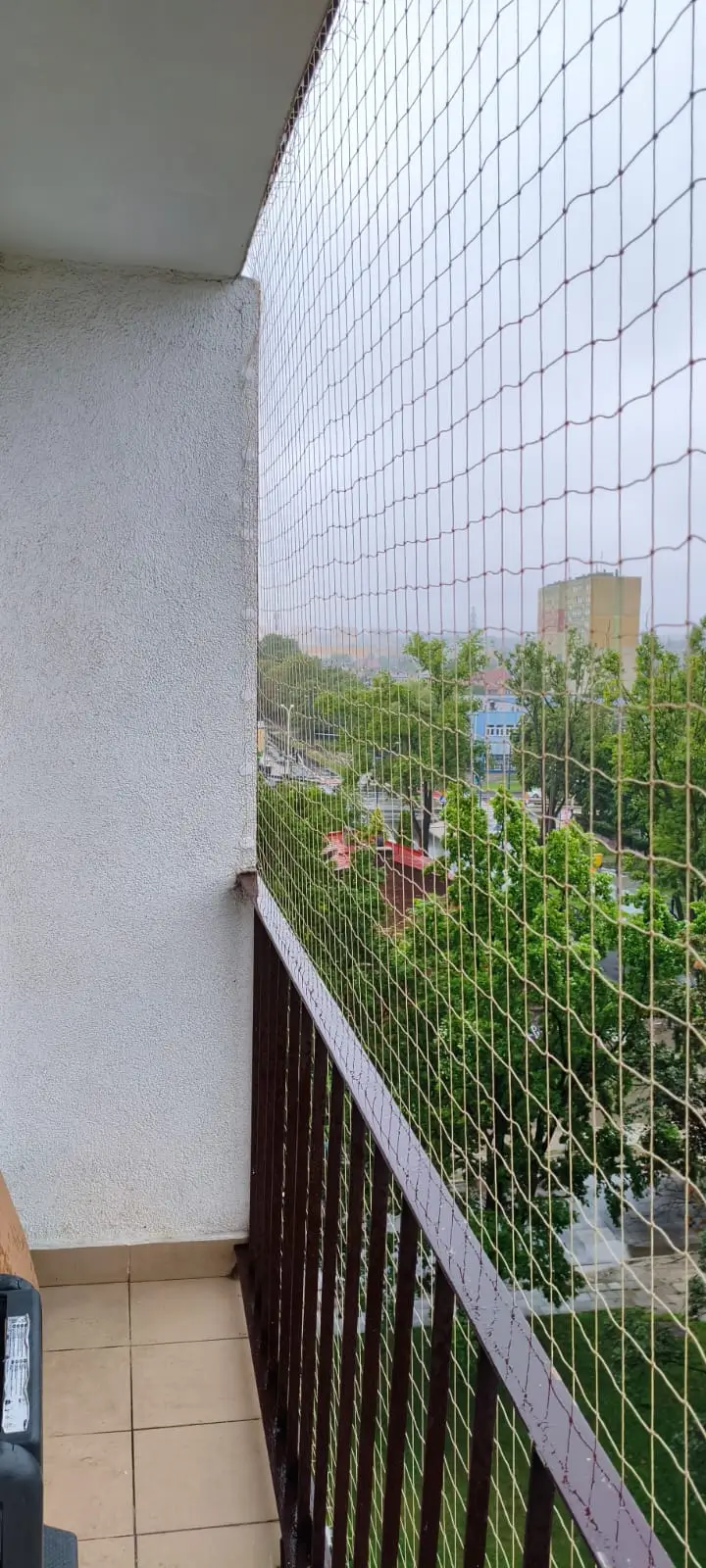 Realizacja siatki na balkonie